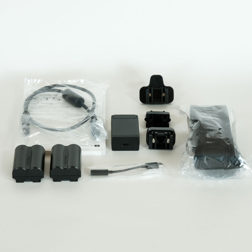 Fujifilm X-T5 充電アダプター付 FUJIFILM X-T5の出品 | ONE SCENE（ワンシーン）