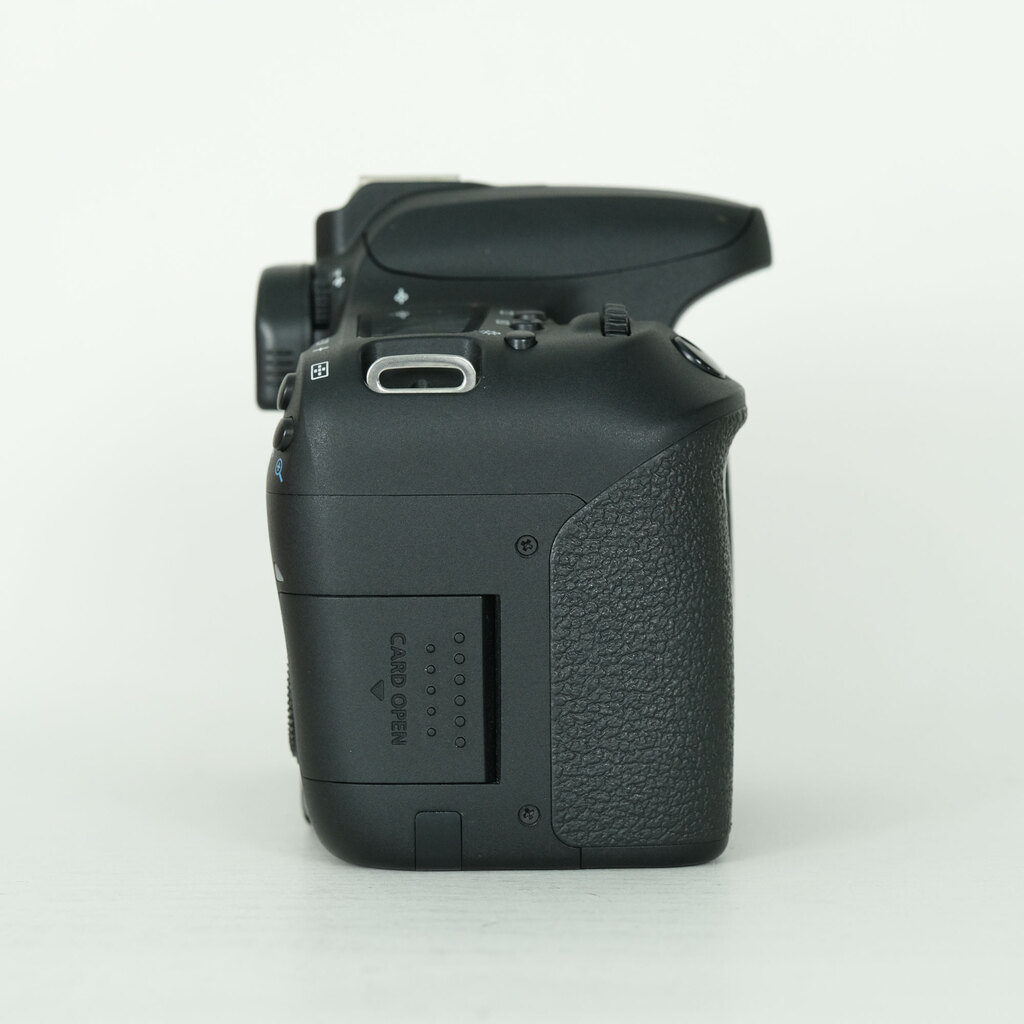 Canon EOS 9000D [�{�f�B]