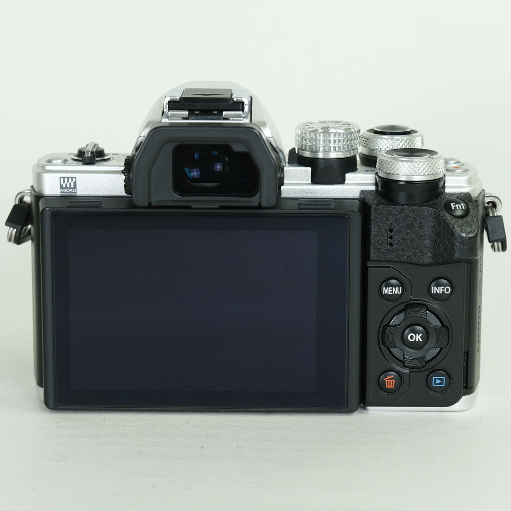 OLYMPUS OM-D E-M10 Mark II