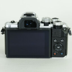 OLYMPUS OM-D E-M10 Mark II