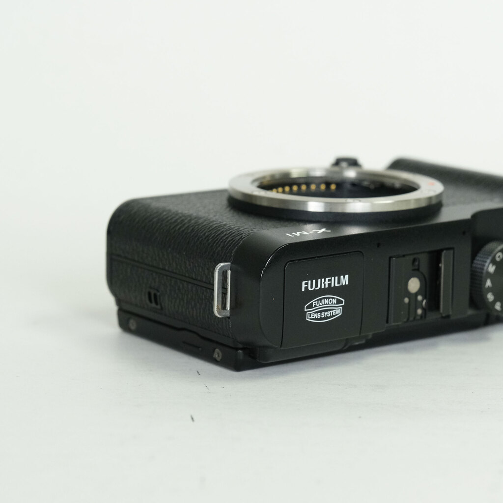 FUJIFILM X-M1 ボディ ブラック