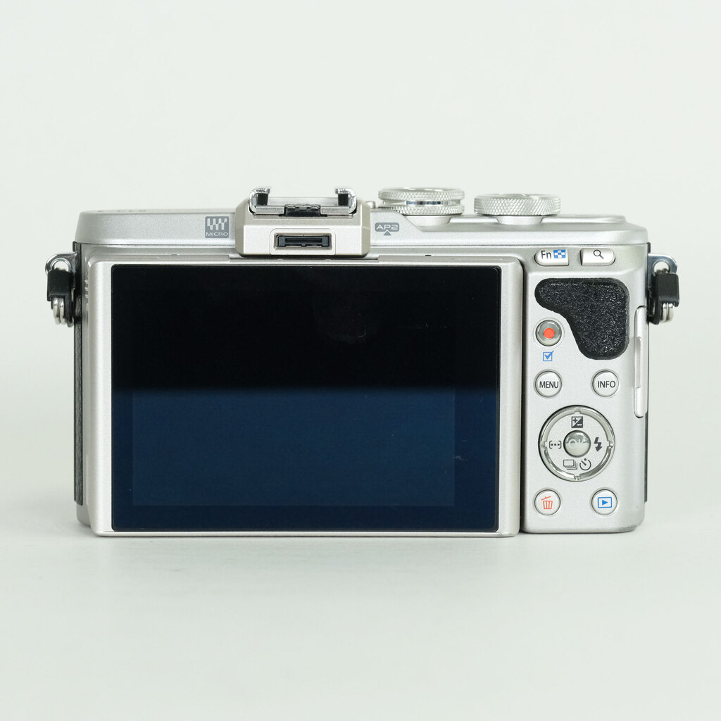 OLYMPUS PEN E-PL8