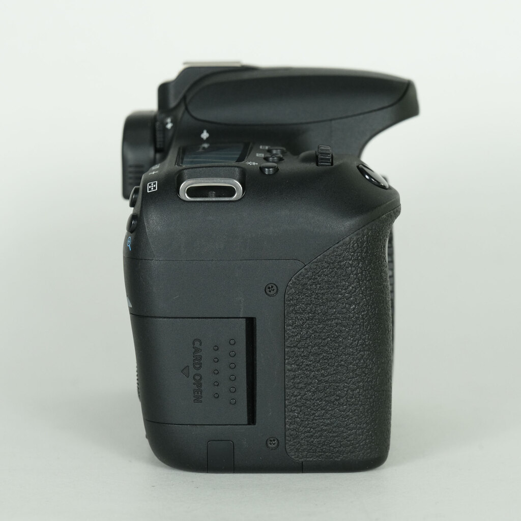 Canon EOS 9000D