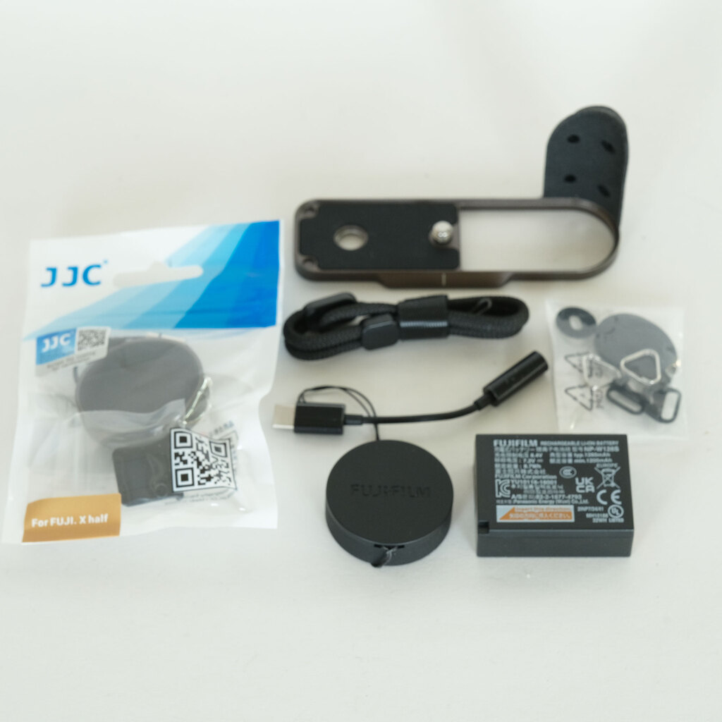 FUJIFILM X half X-HF1