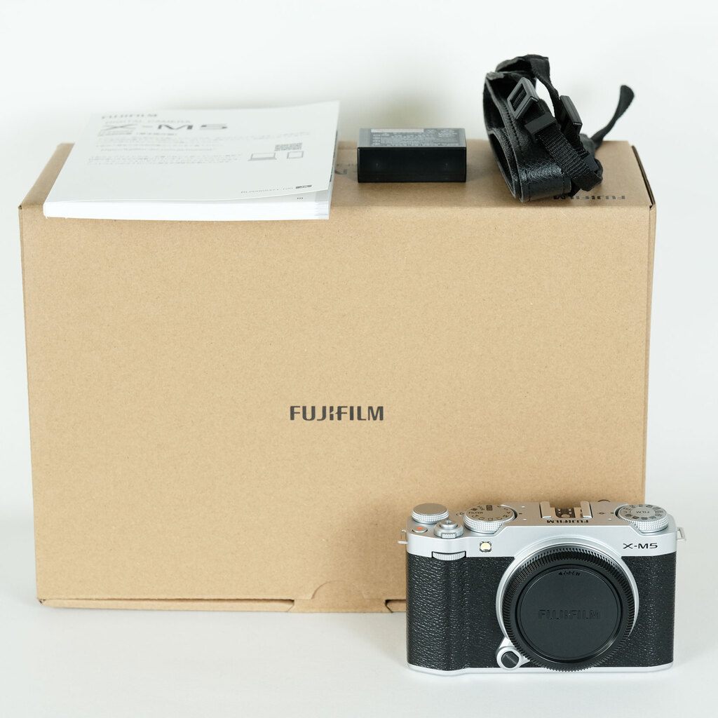 FUJIFILM X-M5