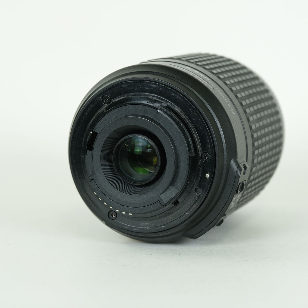 Nikon AF-S DX VR Zoom-Nikkor 55-200mm F4-5.6G IF-ED Nikon AF-S DX VR Zoom-Nikkor 55-200mm F4-5.6G IF-ED