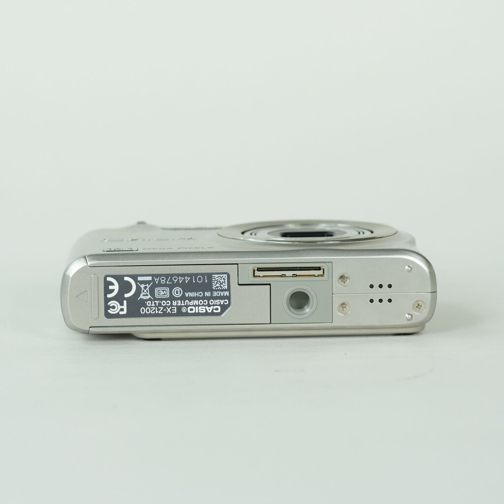 CASIO EXILIM ZOOM EX-Z1200-S シルバーの出品 | ONE SCENE（ワンシーン）