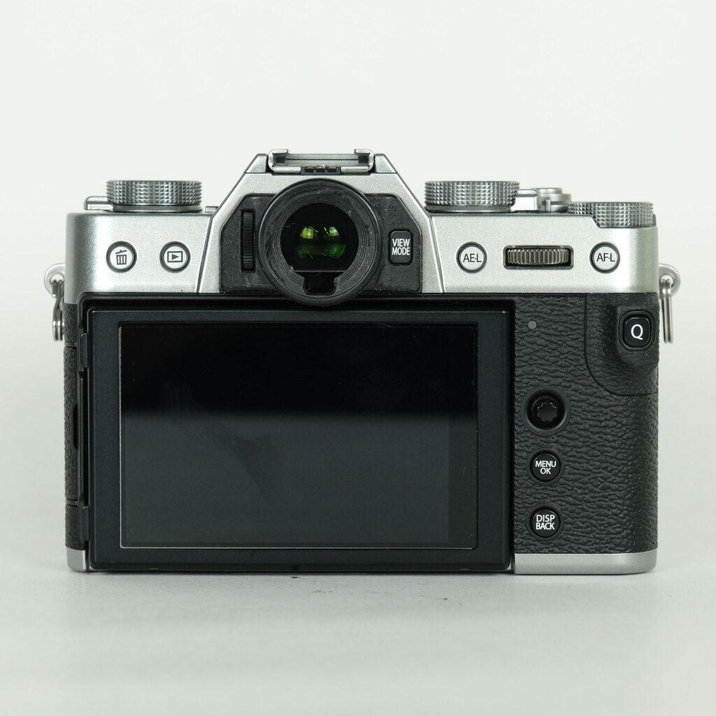 FUJIFILM X-T30 [�{�f�B �V���o�[]