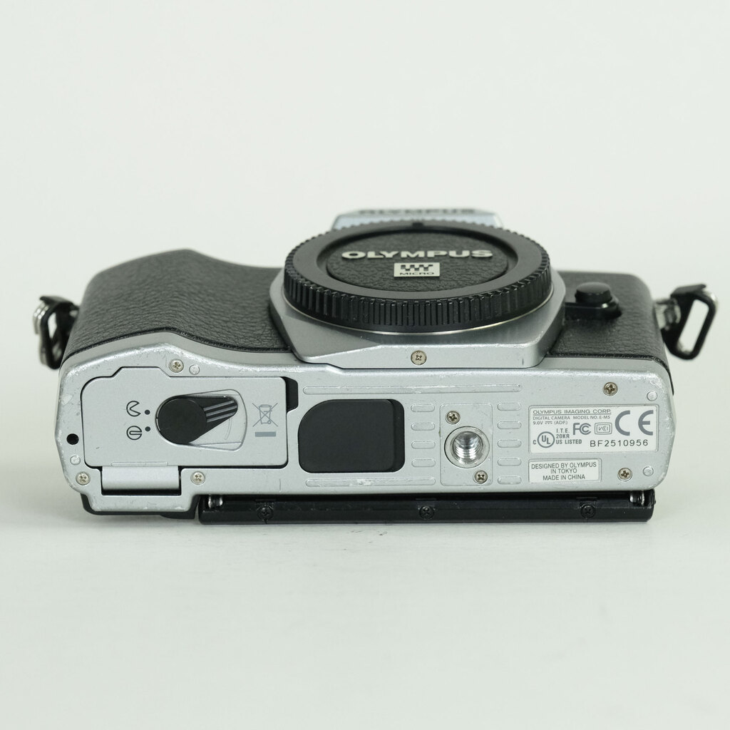 OLYMPUS OM-D E-M5 ボディ シルバー