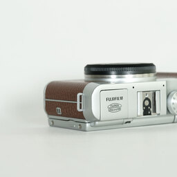 FUJIFILM X-A1 ボディ ブラウン