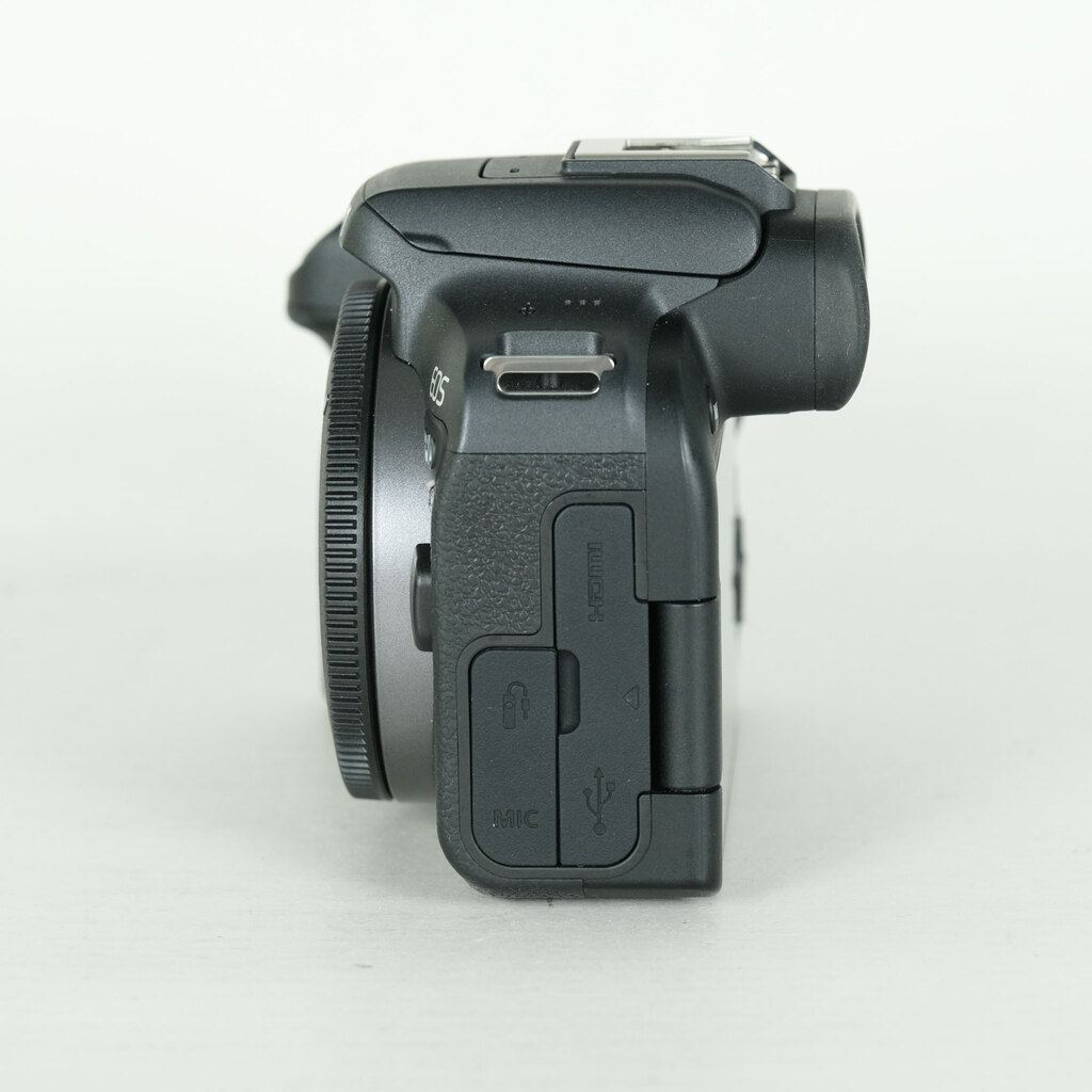 Canon EOS R10 [�{�f�B]