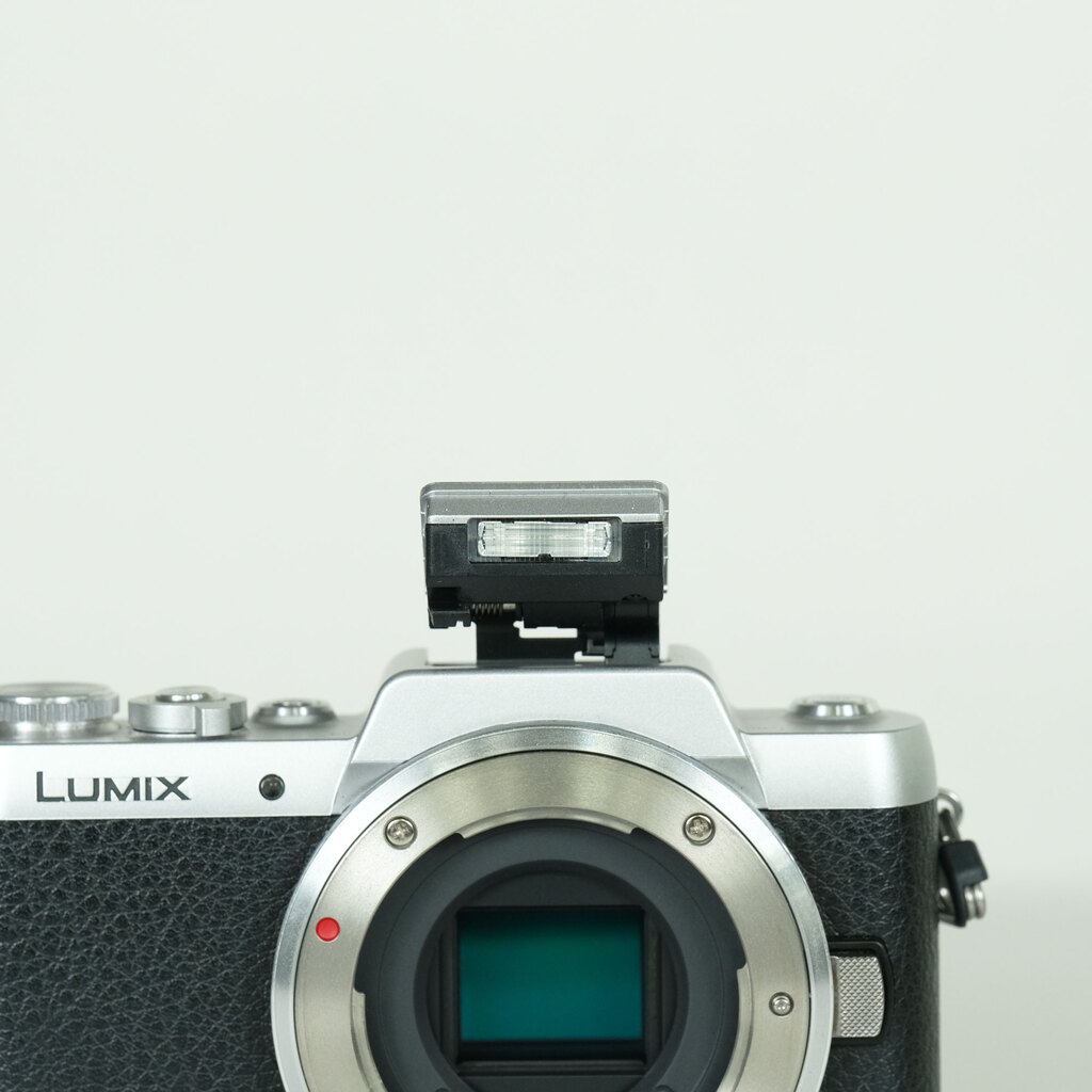 Panasonic LUMIX DMC-GF7 ボディ シルバーの出品 | ONE SCENE（ワン