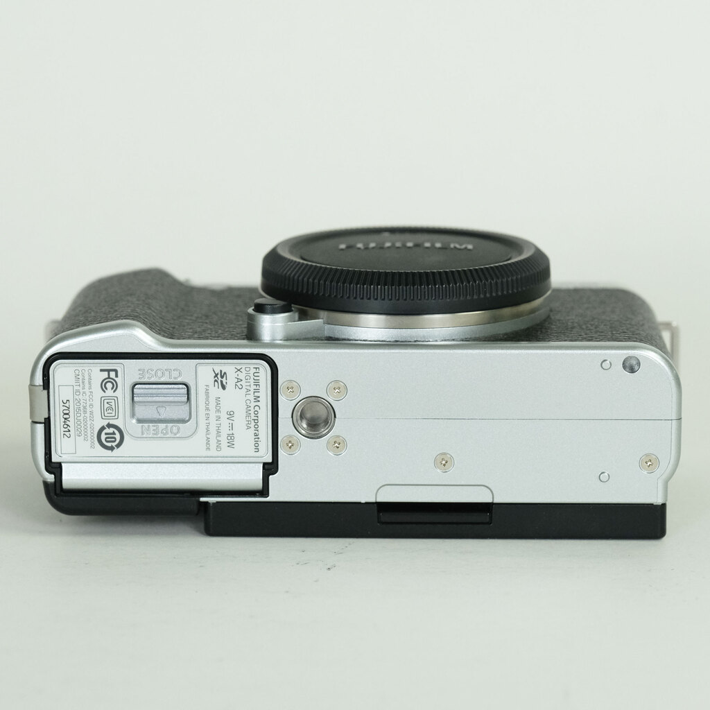 FUJIFILM X-A2 ボディ シルバー