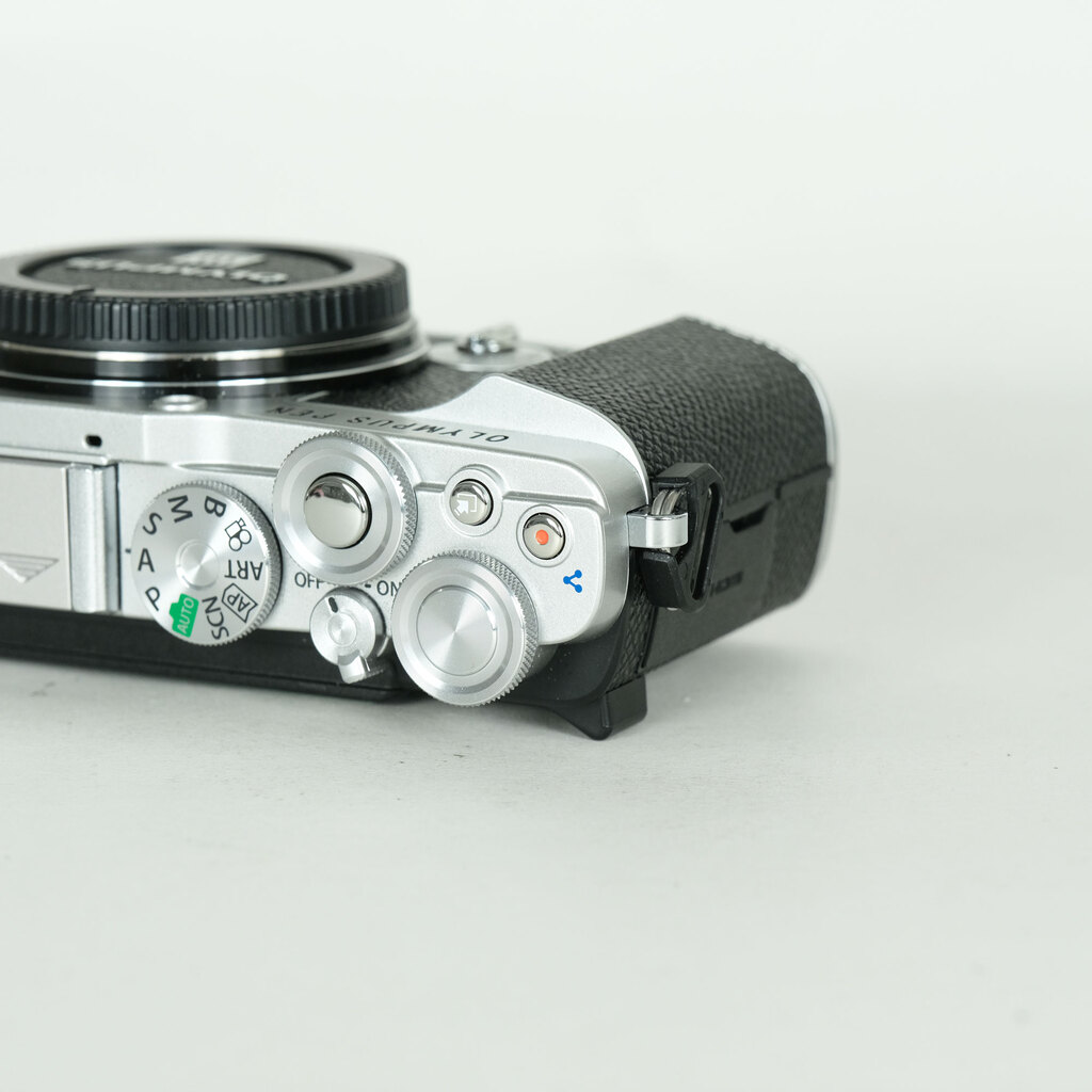 OLYMPUS PEN E-P7