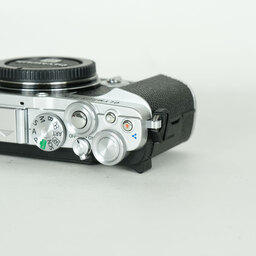OLYMPUS PEN E-P7