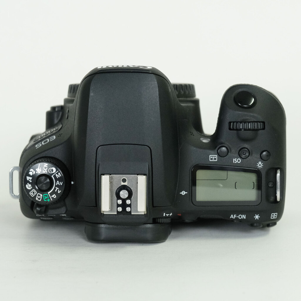 Canon EOS 9000D