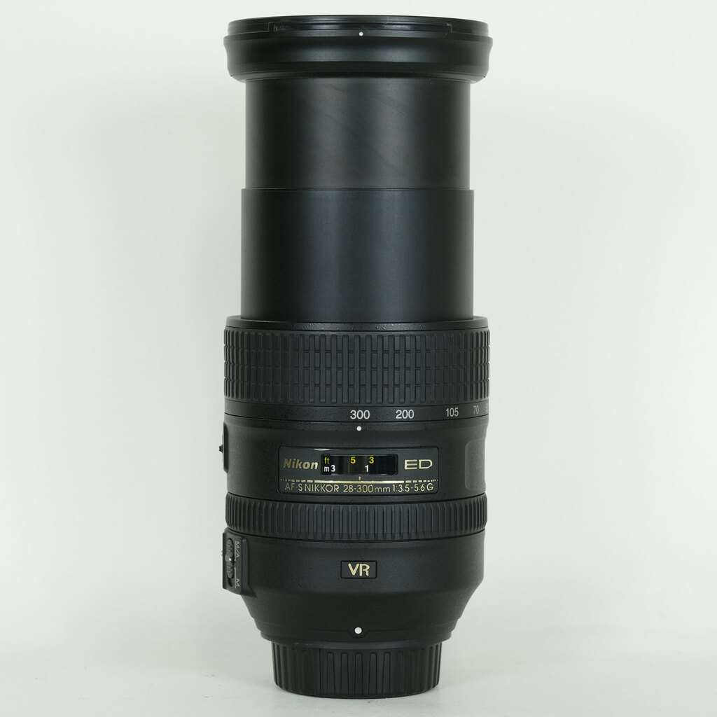 Nikon AF-S NIKKOR 28-300mm f/3.5-5.6G ED VR Nikon AF-S NIKKOR 28-300mm f/3.5-5.6G ED VR