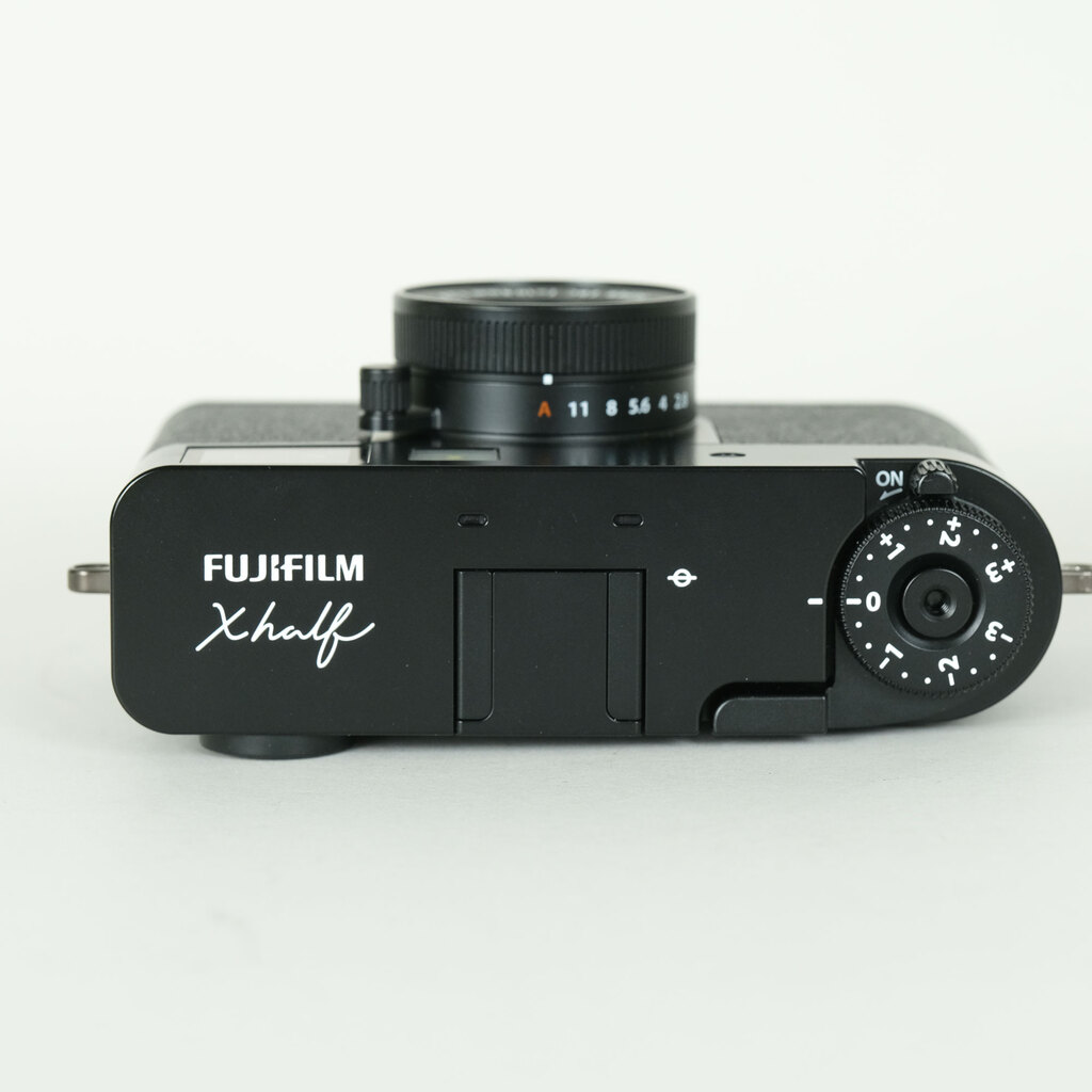 FUJIFILM X half X-HF1
