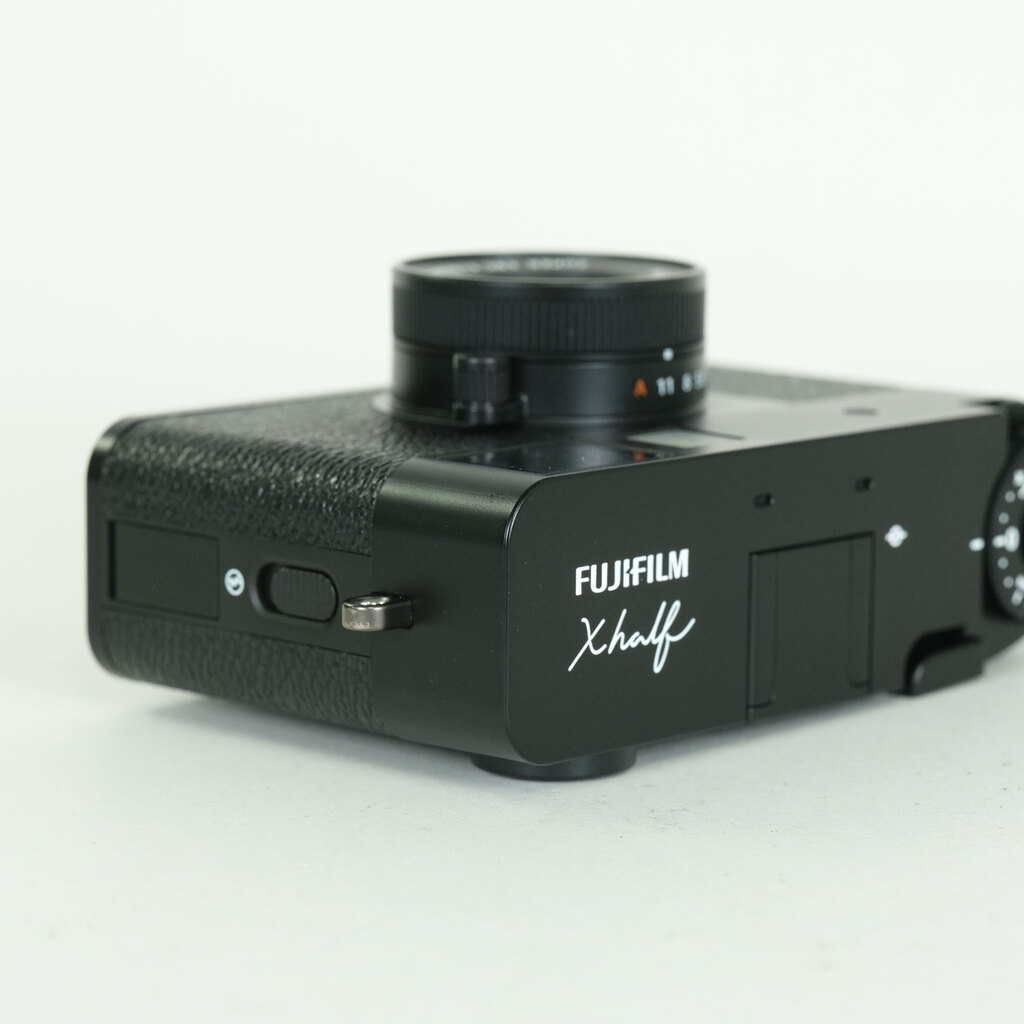 FUJIFILM X half X-HF1