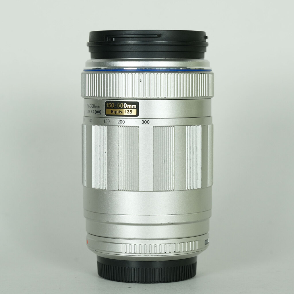 OLYMPUS M.ZUIKO ED75-300mm F4.8-6.7 シルバー
