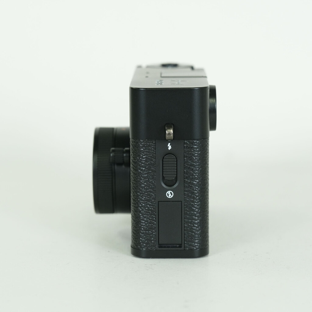 FUJIFILM X half X-HF1