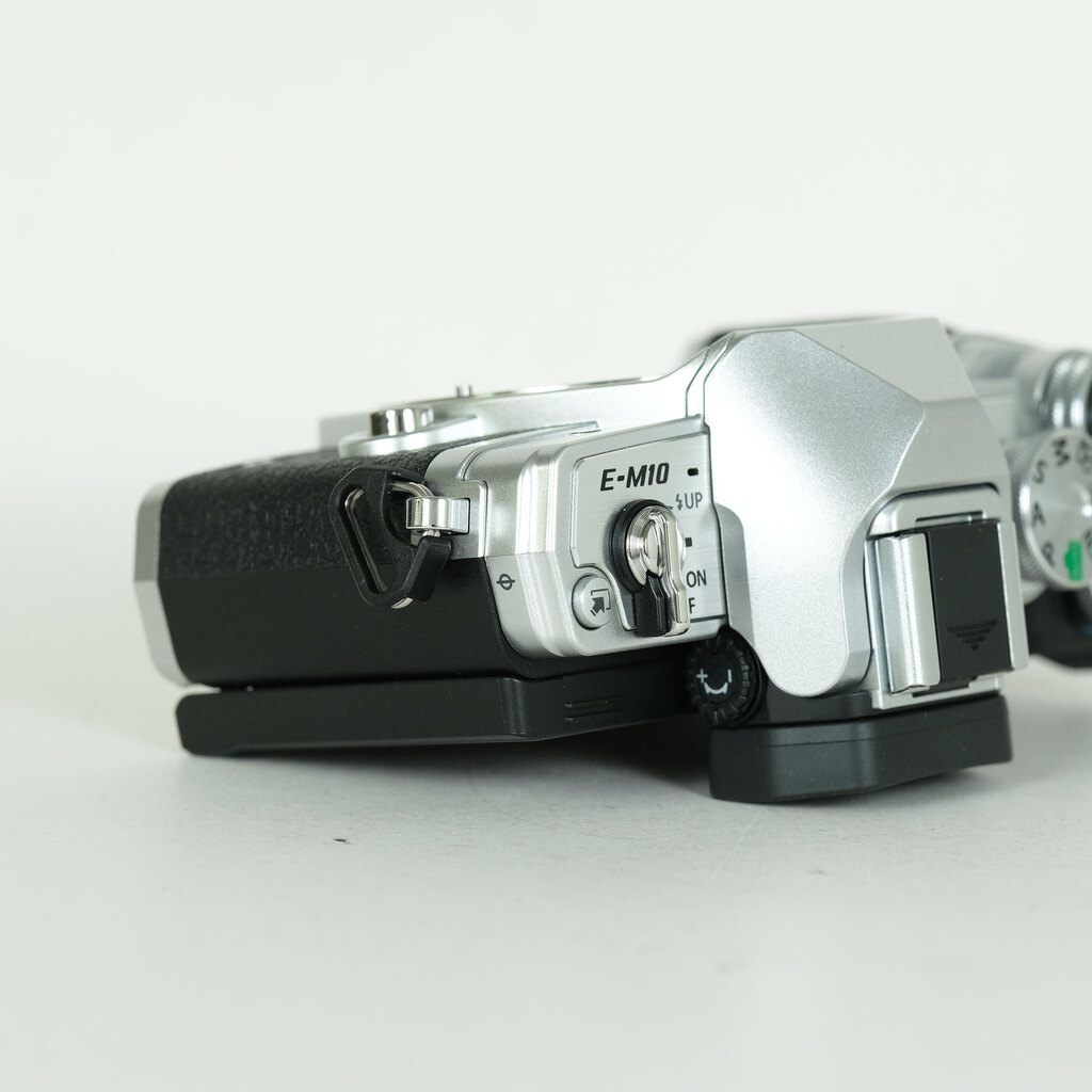 OLYMPUS OM-D E-M10 Mark IV OLYMPUS OM-D E-M10 Mark IV