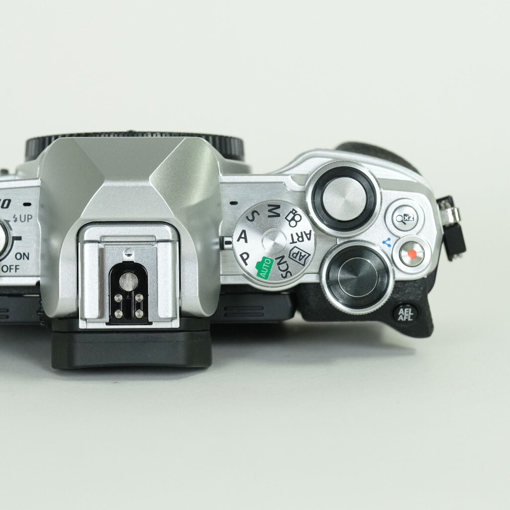 OLYMPUS OM-D E-M10 Mark IV