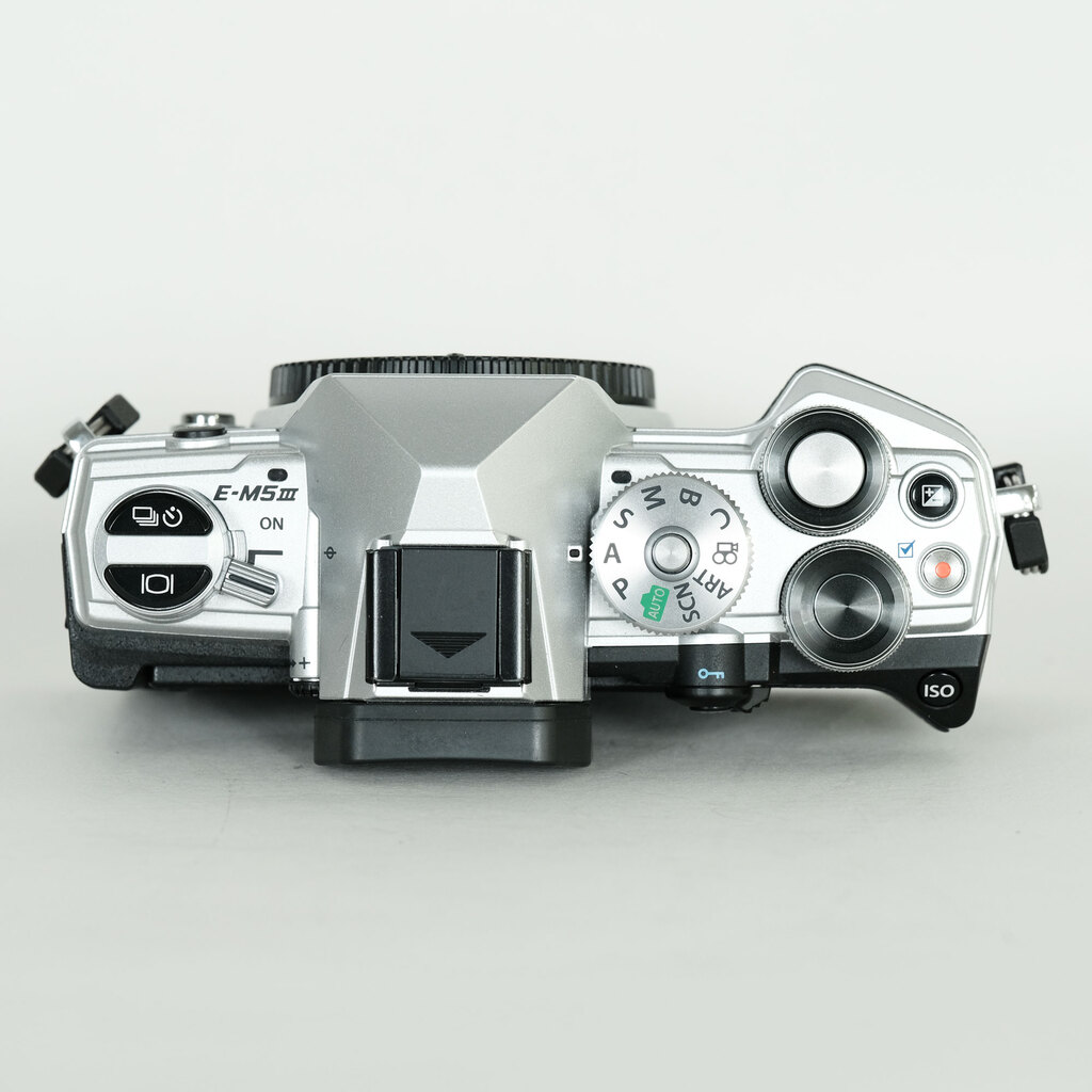 OLYMPUS OM-D E-M5 Mark III