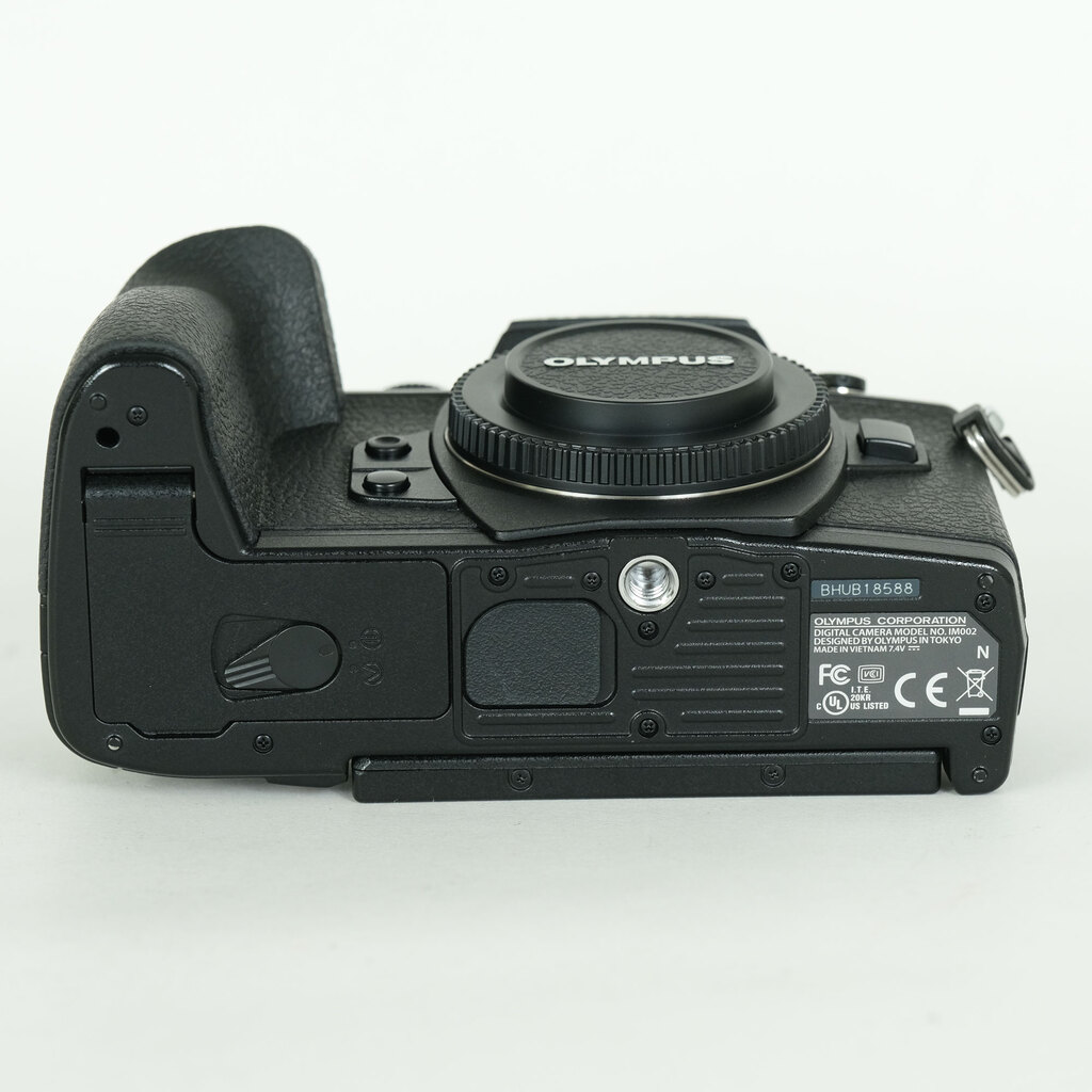 OLYMPUS OM-D E-M1 Mark II