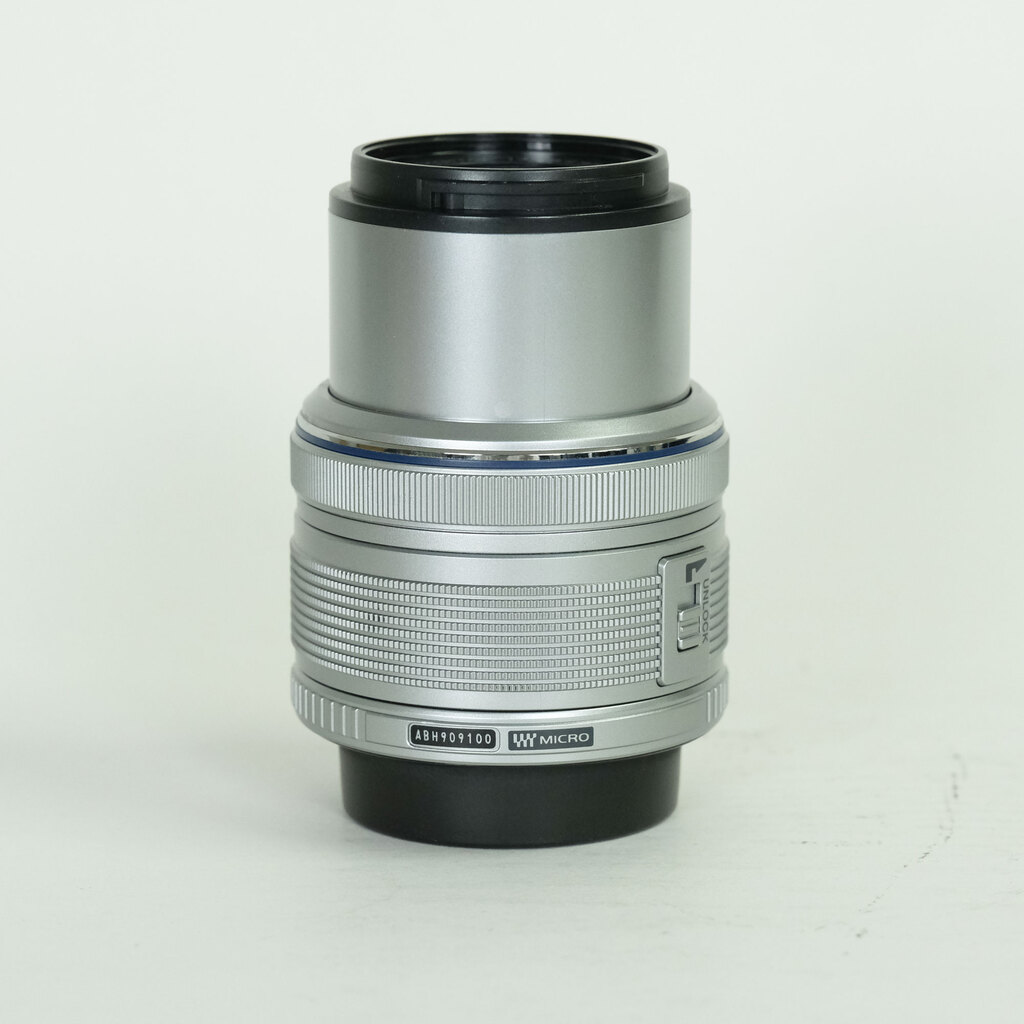 OLYMPUS M.ZUIKO DIGITAL 14-42mm F3.5-5.6IIR シルバー