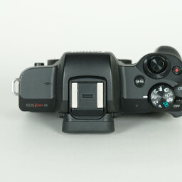 Canon EOS Kiss M Canon EOS Kiss M