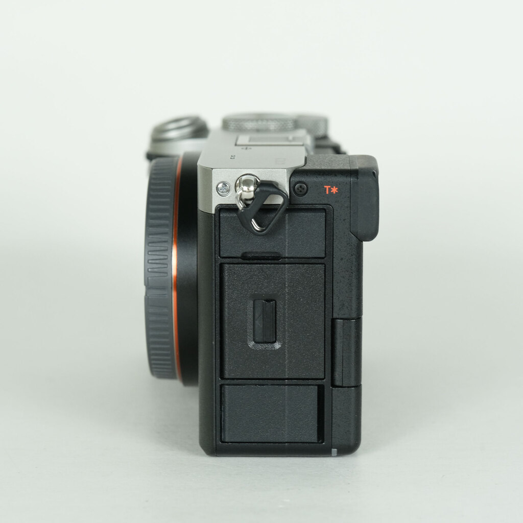 SONY ��7C II�iILCE-7CM2�j [�{�f�B �V���o�[]