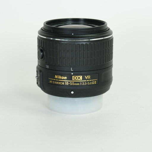Nikon AF-S DX NIKKOR 18-55mm f3.5-5.6G VR II Nikon AF-S DX NIKKOR 18-55mm f3.5-5.6G VR II
