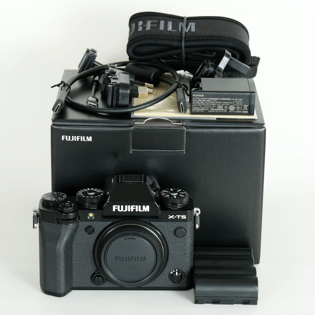 FUJIFILM X-T5