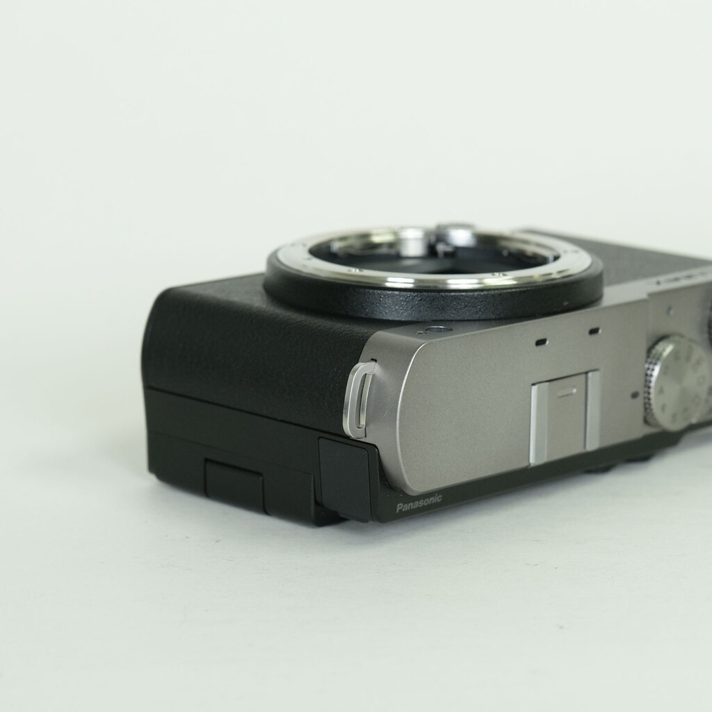 Panasonic LUMIX DC-S9 Panasonic LUMIX DC-S9