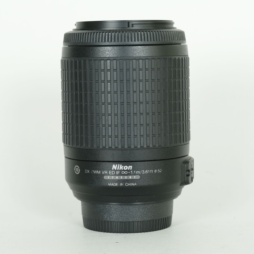 Nikon AF-S DX VR Zoom-Nikkor 55-200mm F4-5.6G IF-ED Nikon AF-S DX VR Zoom-Nikkor 55-200mm F4-5.6G IF-ED