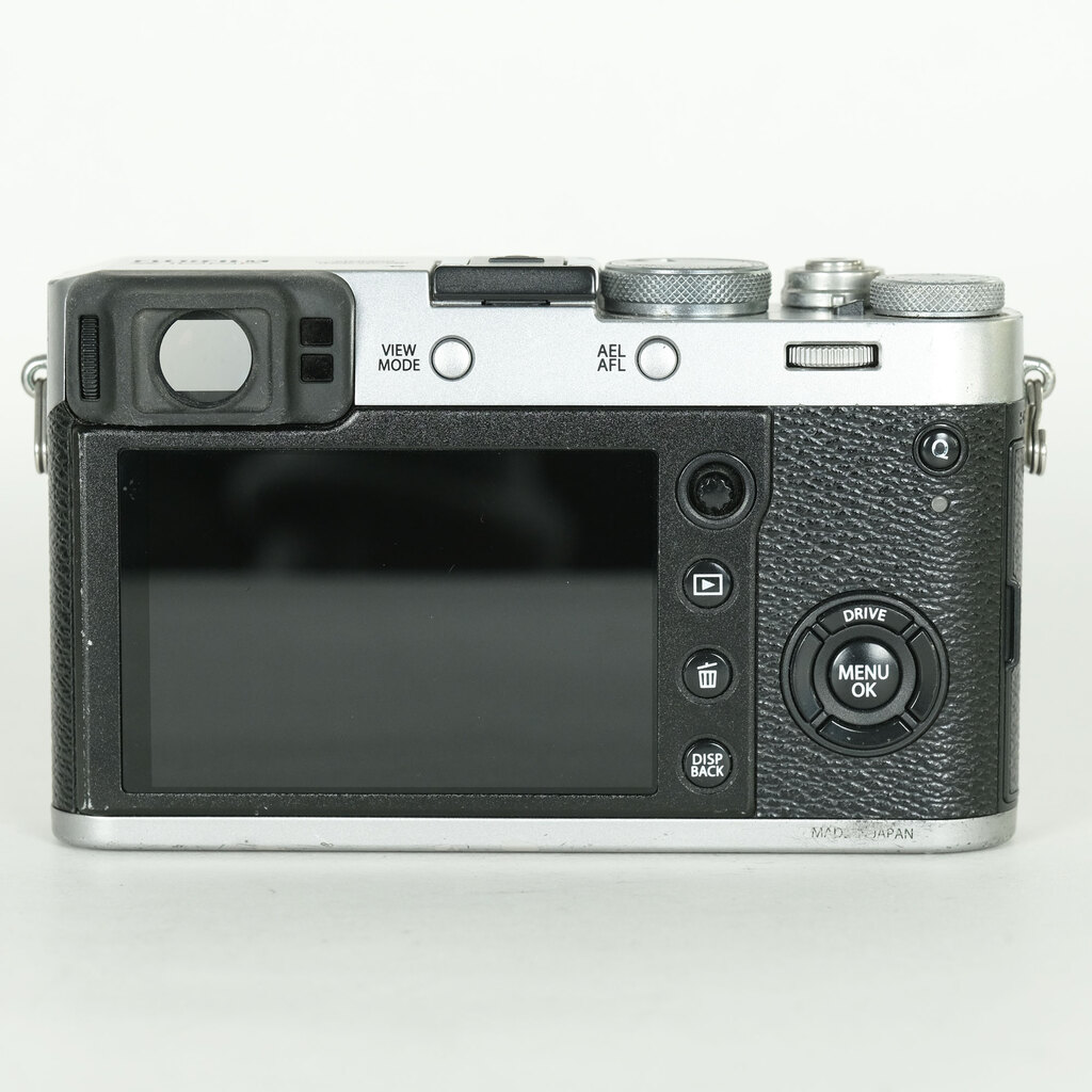 FUJIFILM X100F シルバー FUJIFILM X100F シルバー