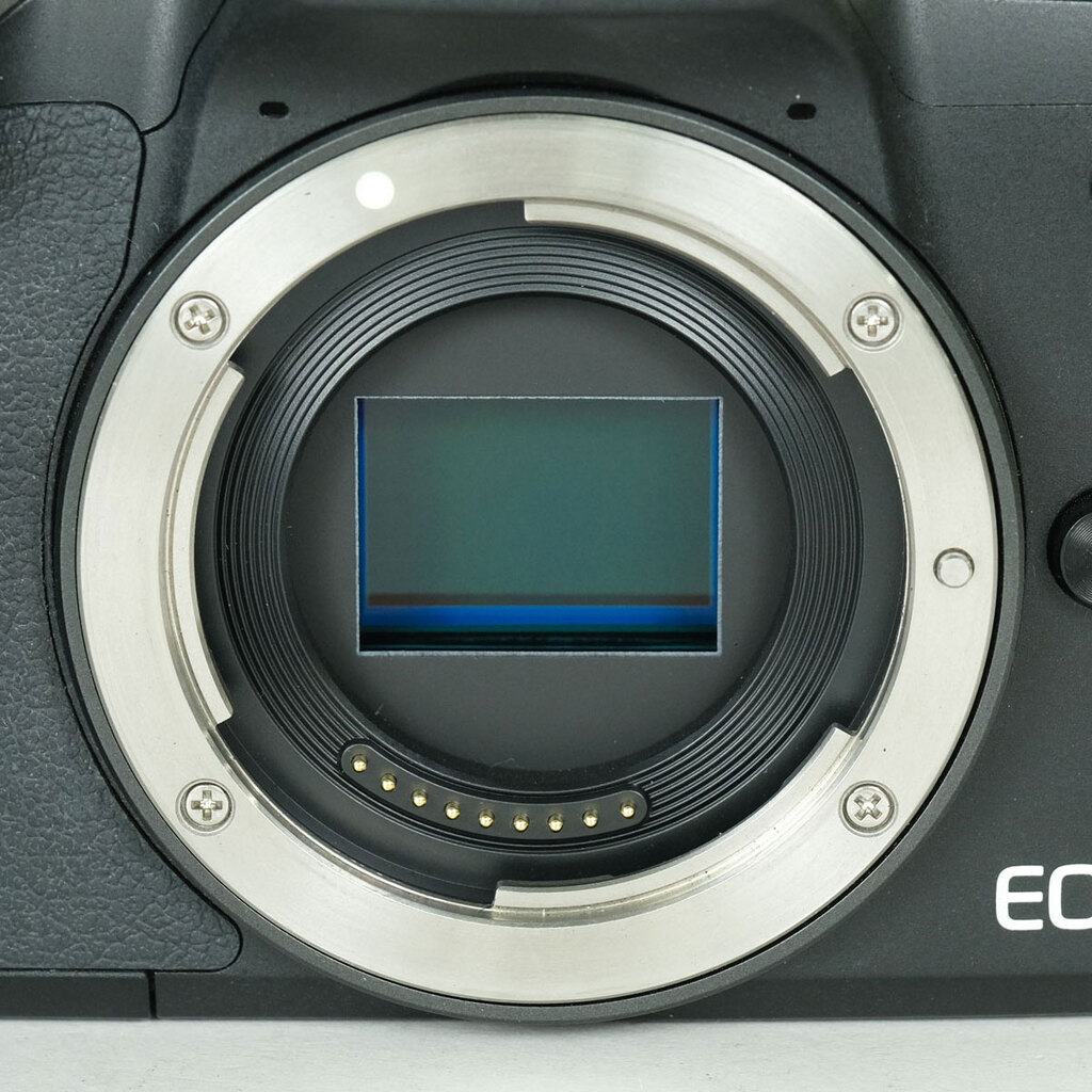 Canon EOS Kiss M Canon EOS Kiss M