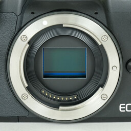 Canon EOS Kiss M Canon EOS Kiss M