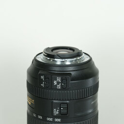 Nikon AF-S DX NIKKOR 18-300mm f/3.5-6.3G ED VR Nikon AF-S DX NIKKOR 18-300mm f/3.5-6.3G ED VR