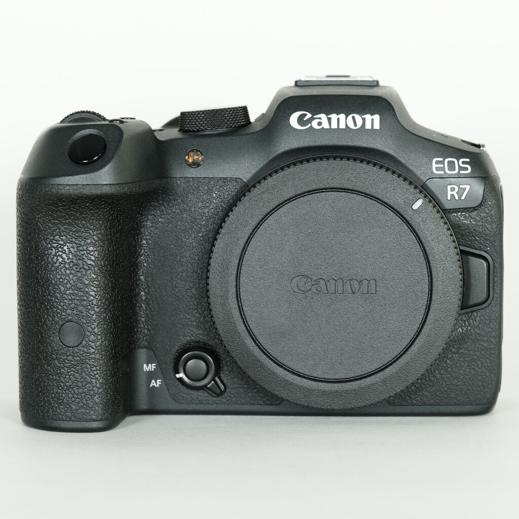 Canon EOS R7