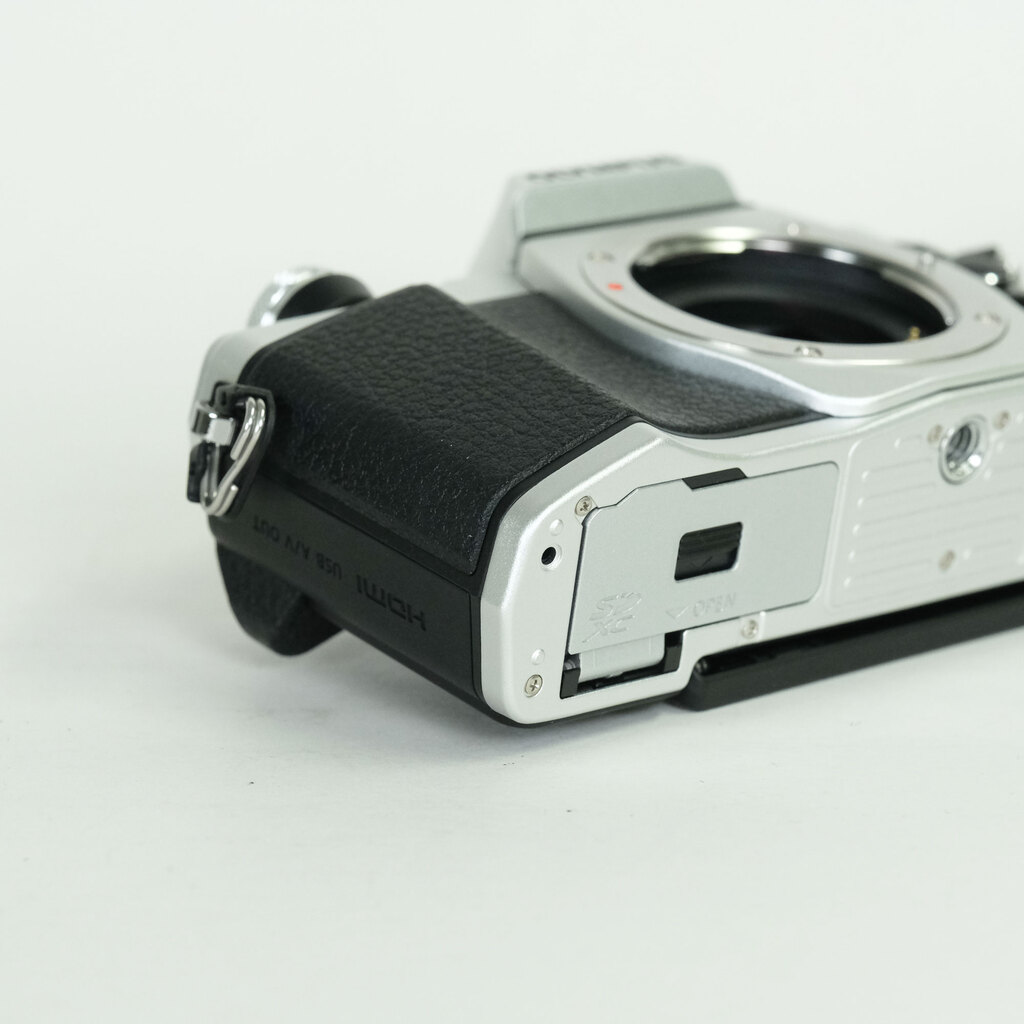 OLYMPUS OM-D E-M10 Mark II