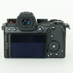 Panasonic LUMIX DC-S5