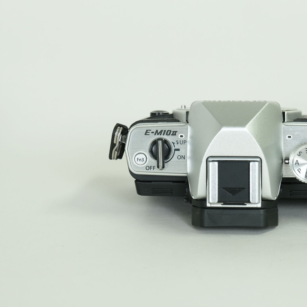 OLYMPUS OM-D E-M10 Mark II