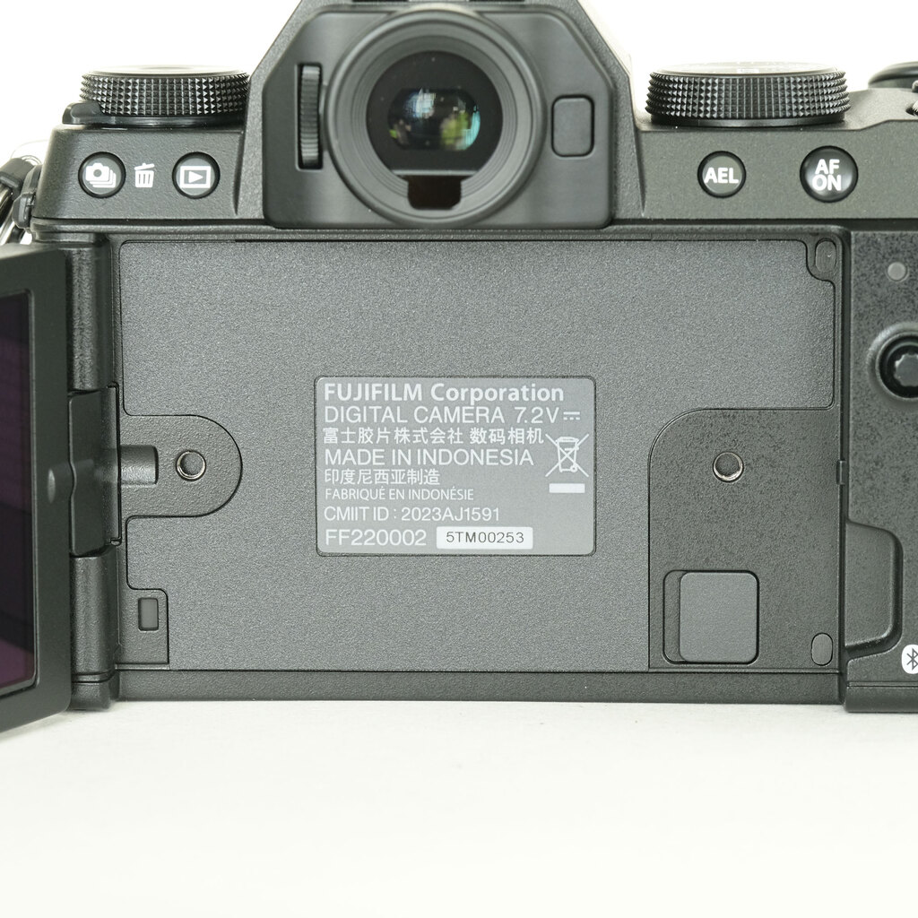 FUJIFILM X-S20