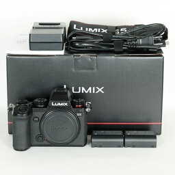 Panasonic LUMIX DC-S5