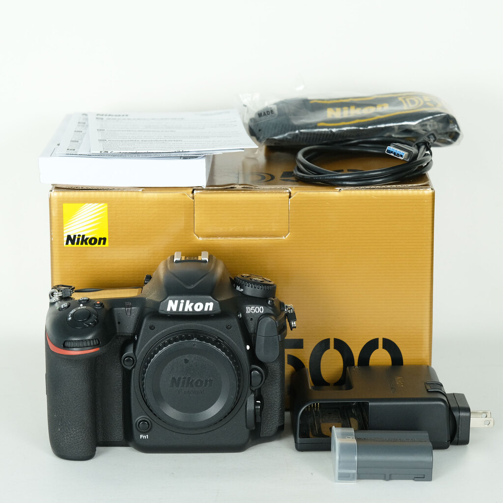 Nikon D500 [�{�f�B]