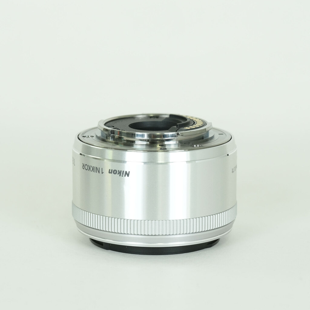 Nikon 1 NIKKOR 18.5/1.8 シルバー