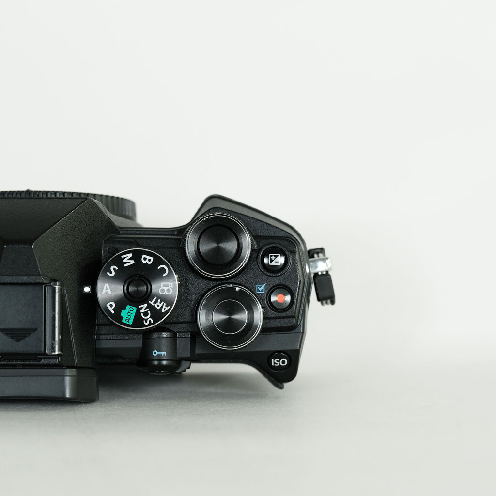 OLYMPUS OM-D E-M5 Mark III