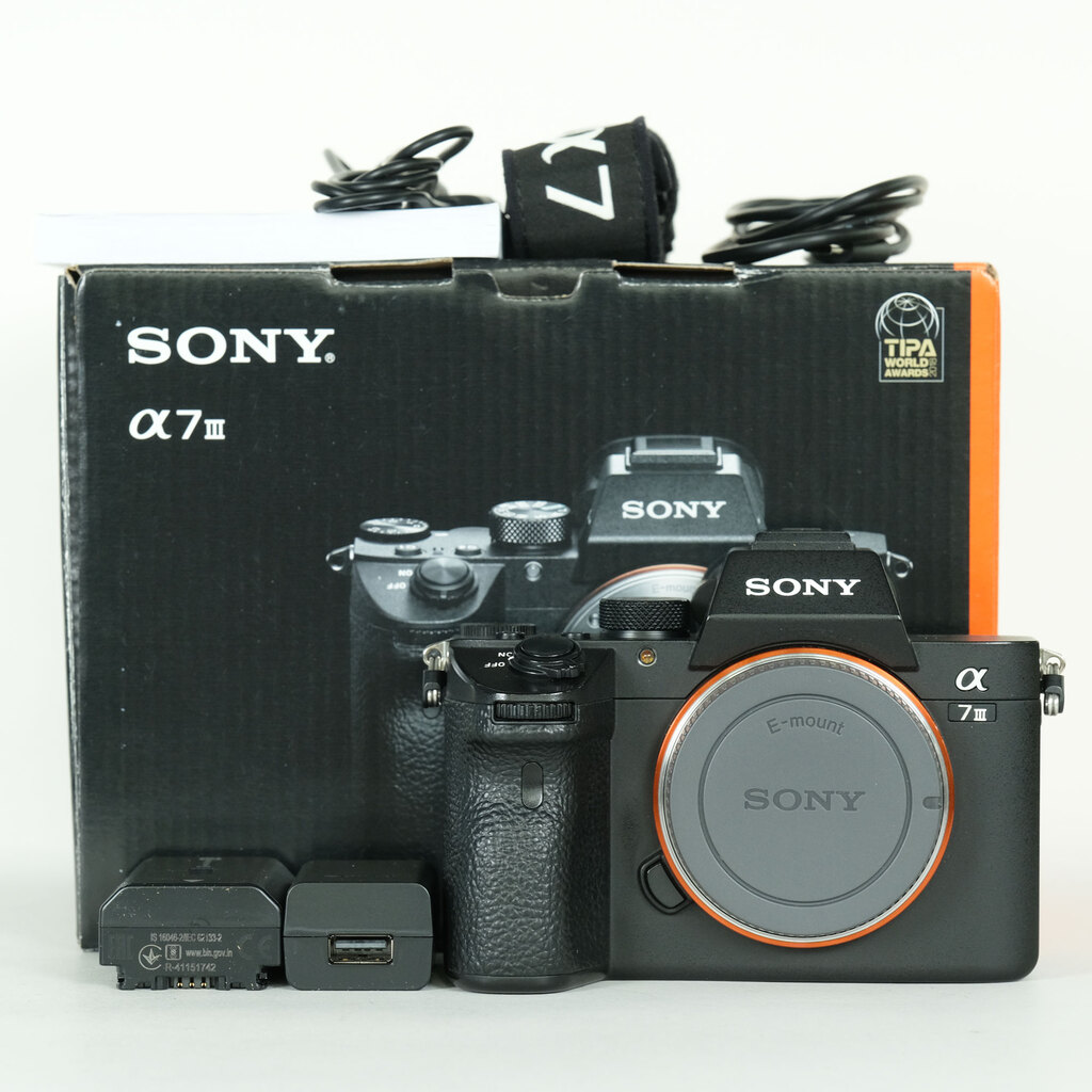 SONY α7 III（ILCE-7M3）の出品 | ONE SCENE（ワンシーン）
